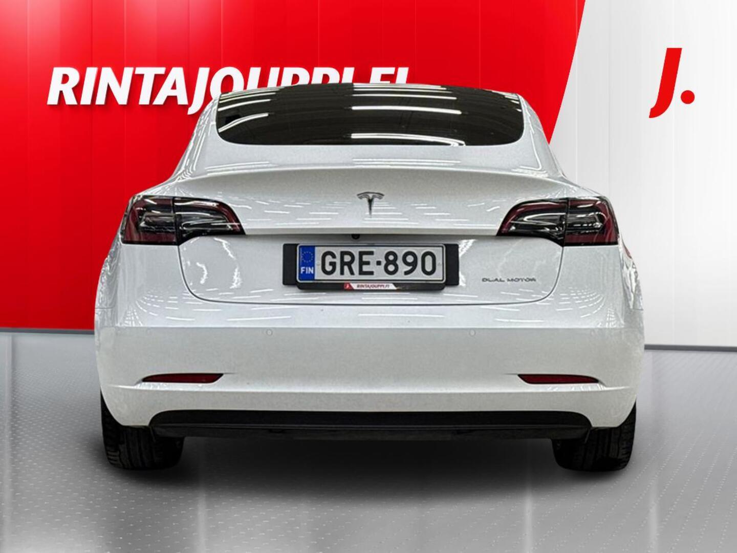 TESLA Model 3 4