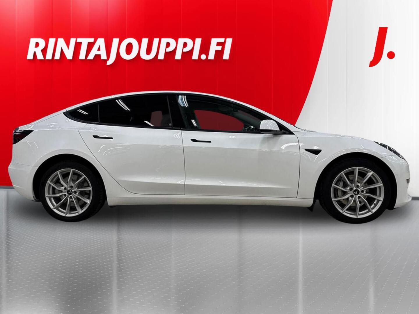 TESLA Model 3 5