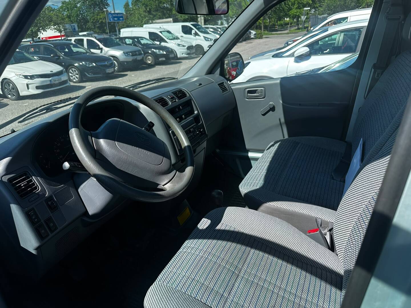 TOYOTA Hiace 1998