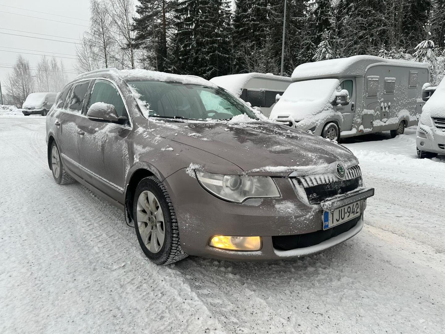 SKODA Superb 2011