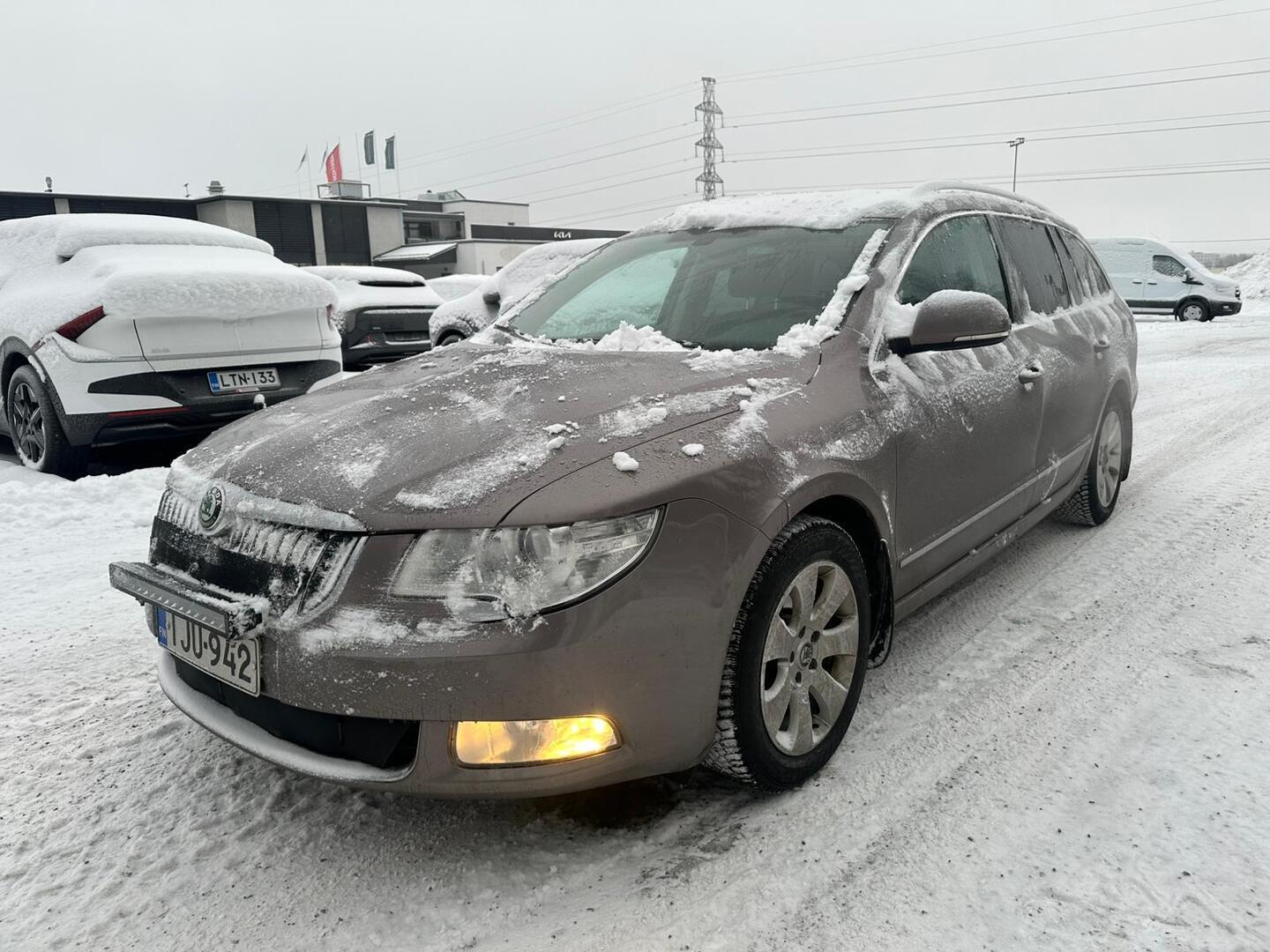 SKODA Superb 2011