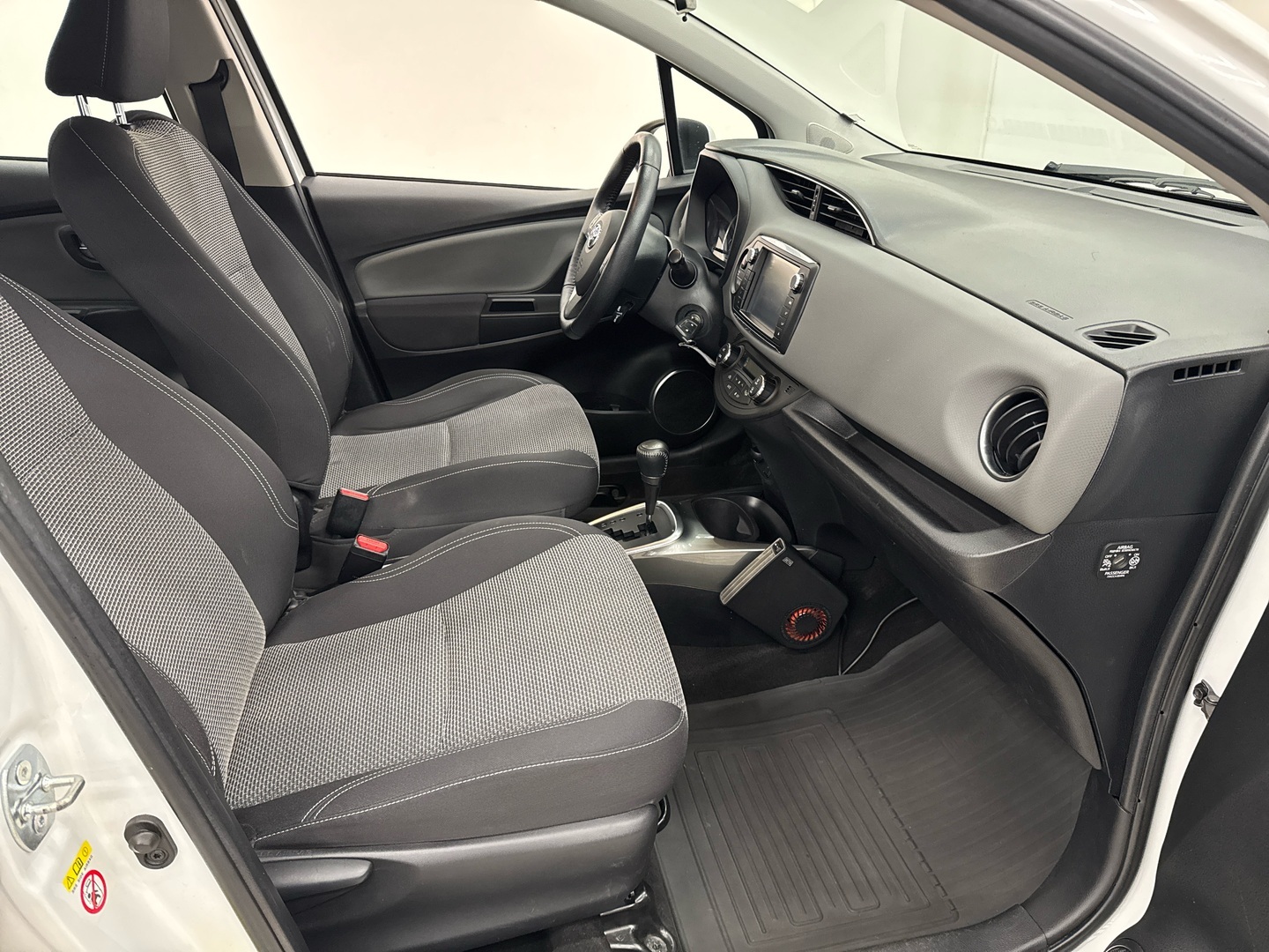 TOYOTA Yaris 2015