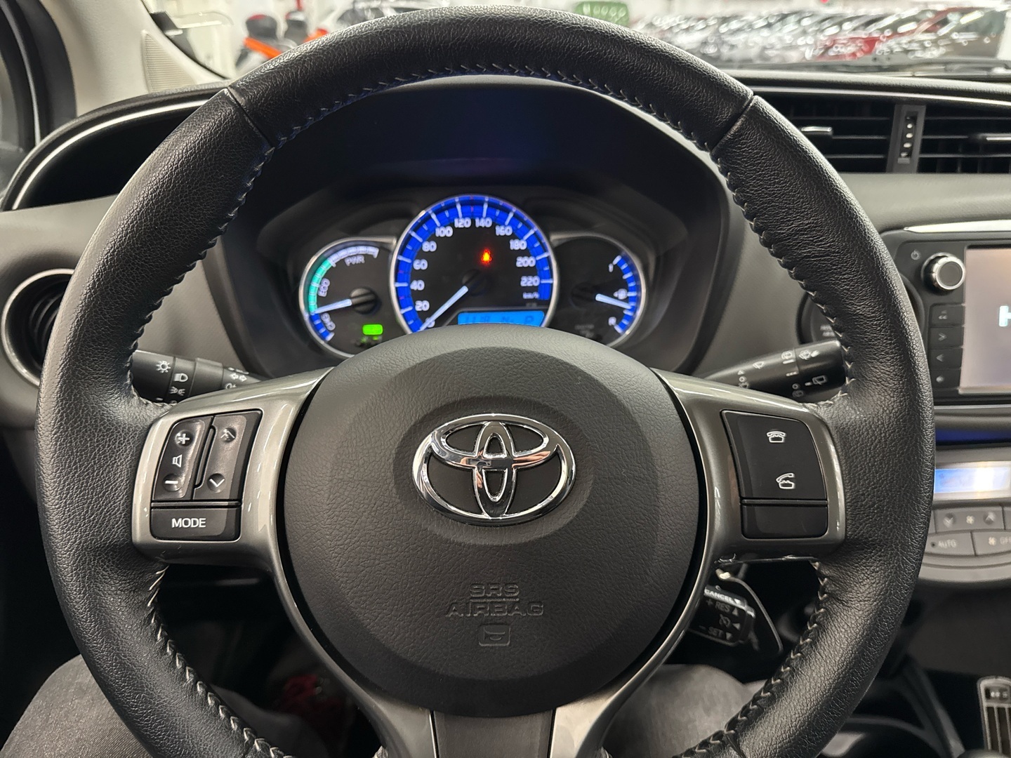 TOYOTA Yaris 2015