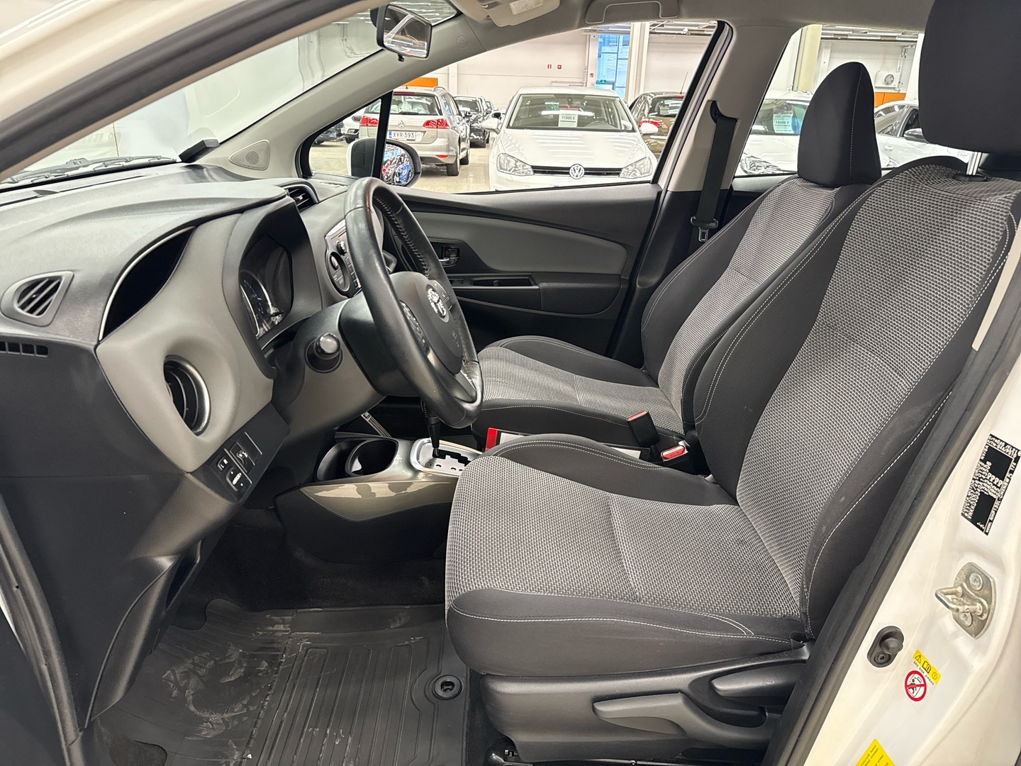 TOYOTA Yaris 2015