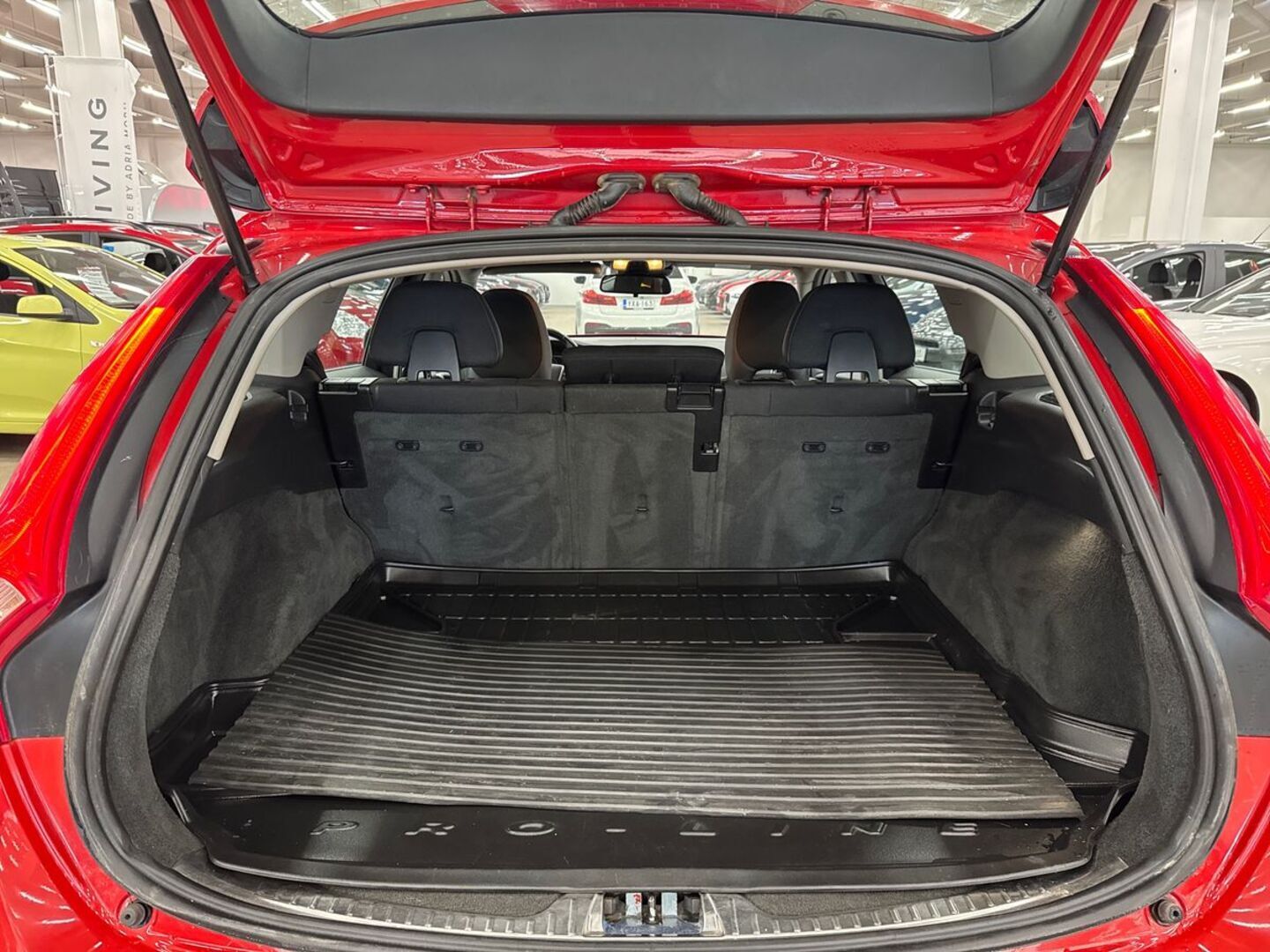 VOLVO V60 2015