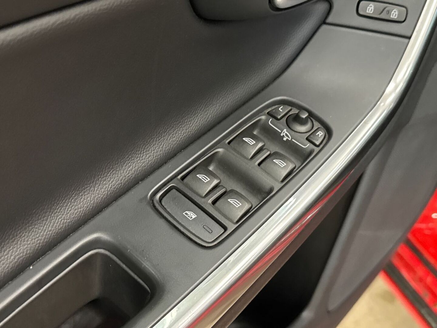 VOLVO V60 2015