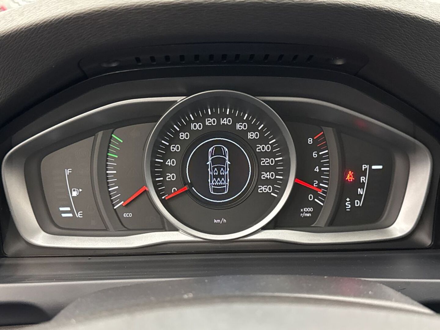 VOLVO V60 2015