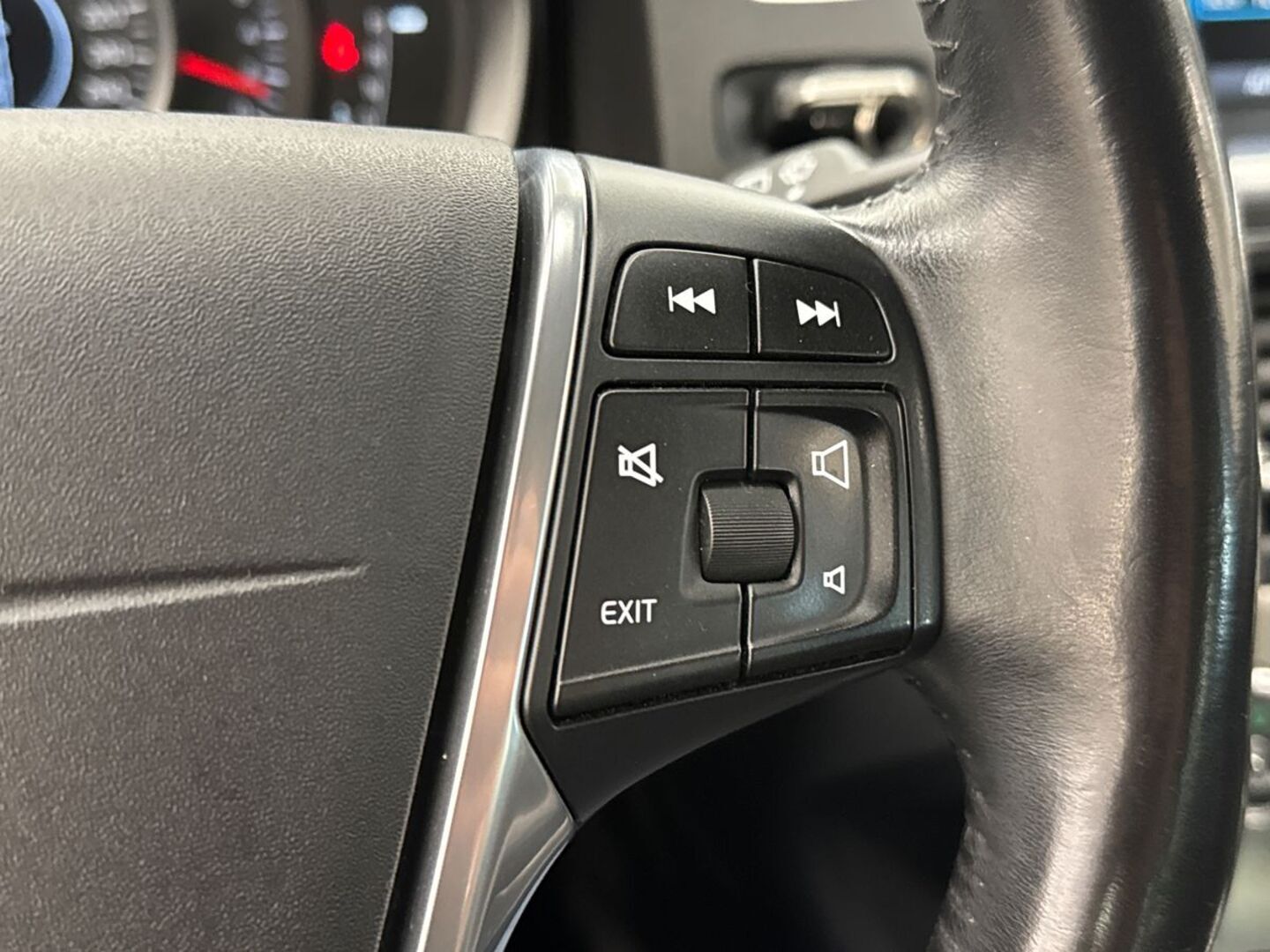 VOLVO V60 2015