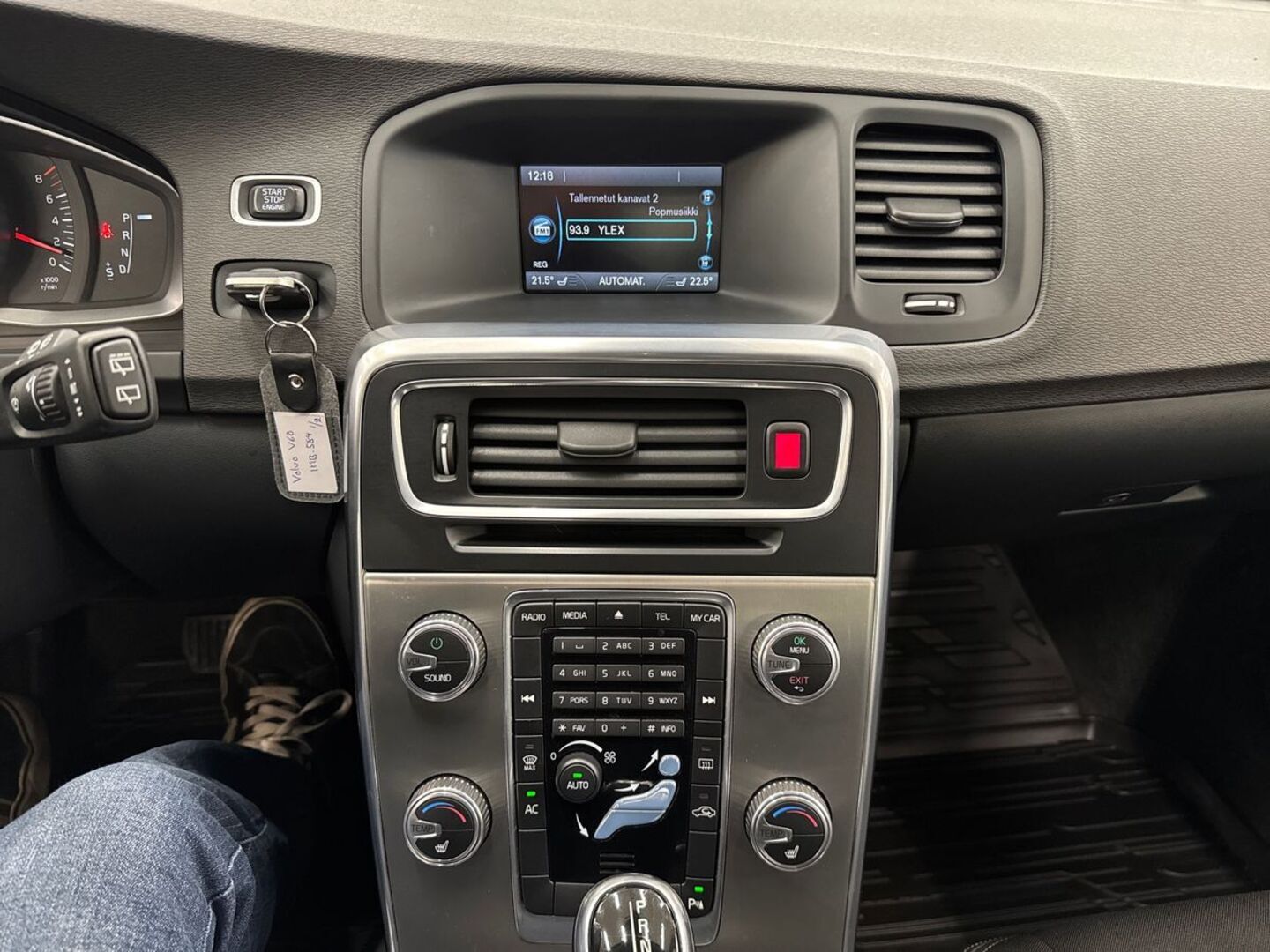 VOLVO V60 2015