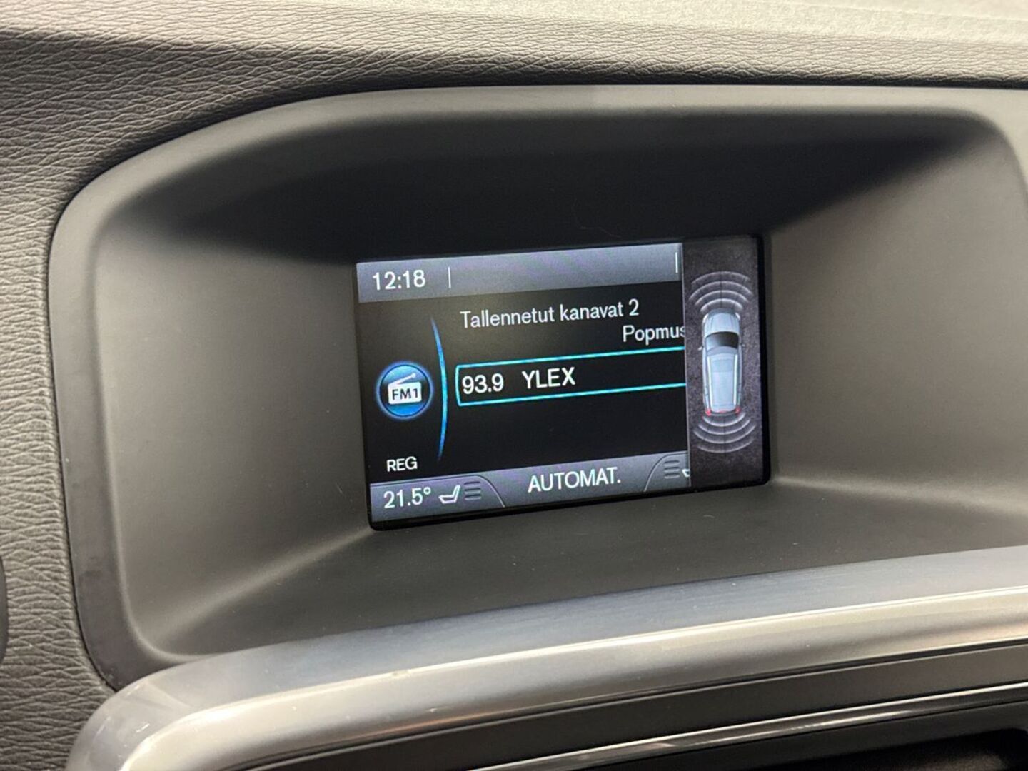 VOLVO V60 2015