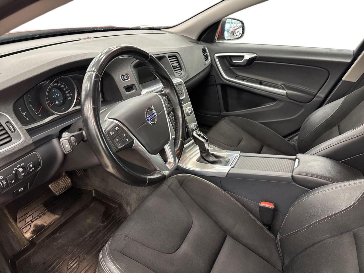 VOLVO V60 2015