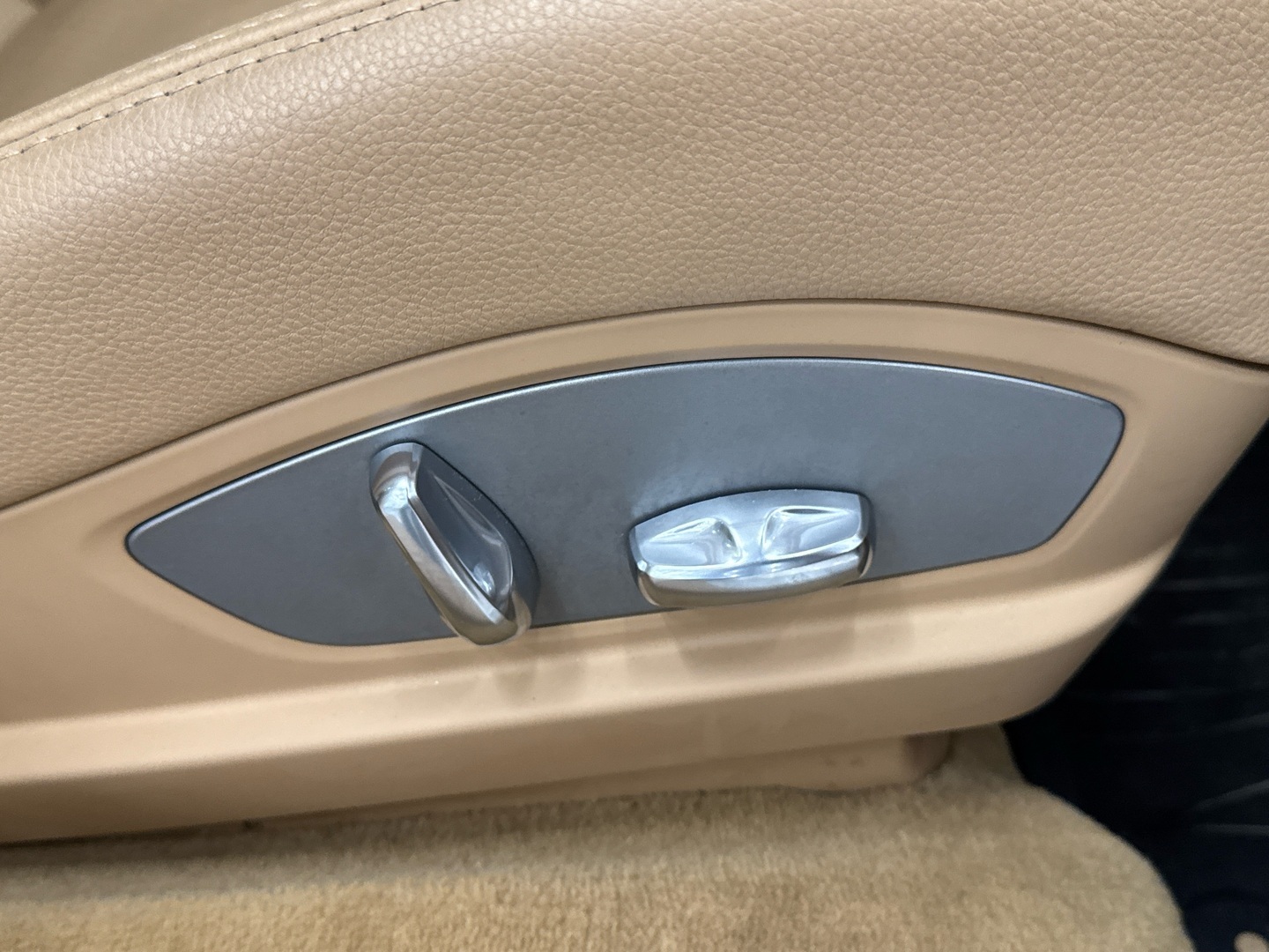 PORSCHE Panamera 2012