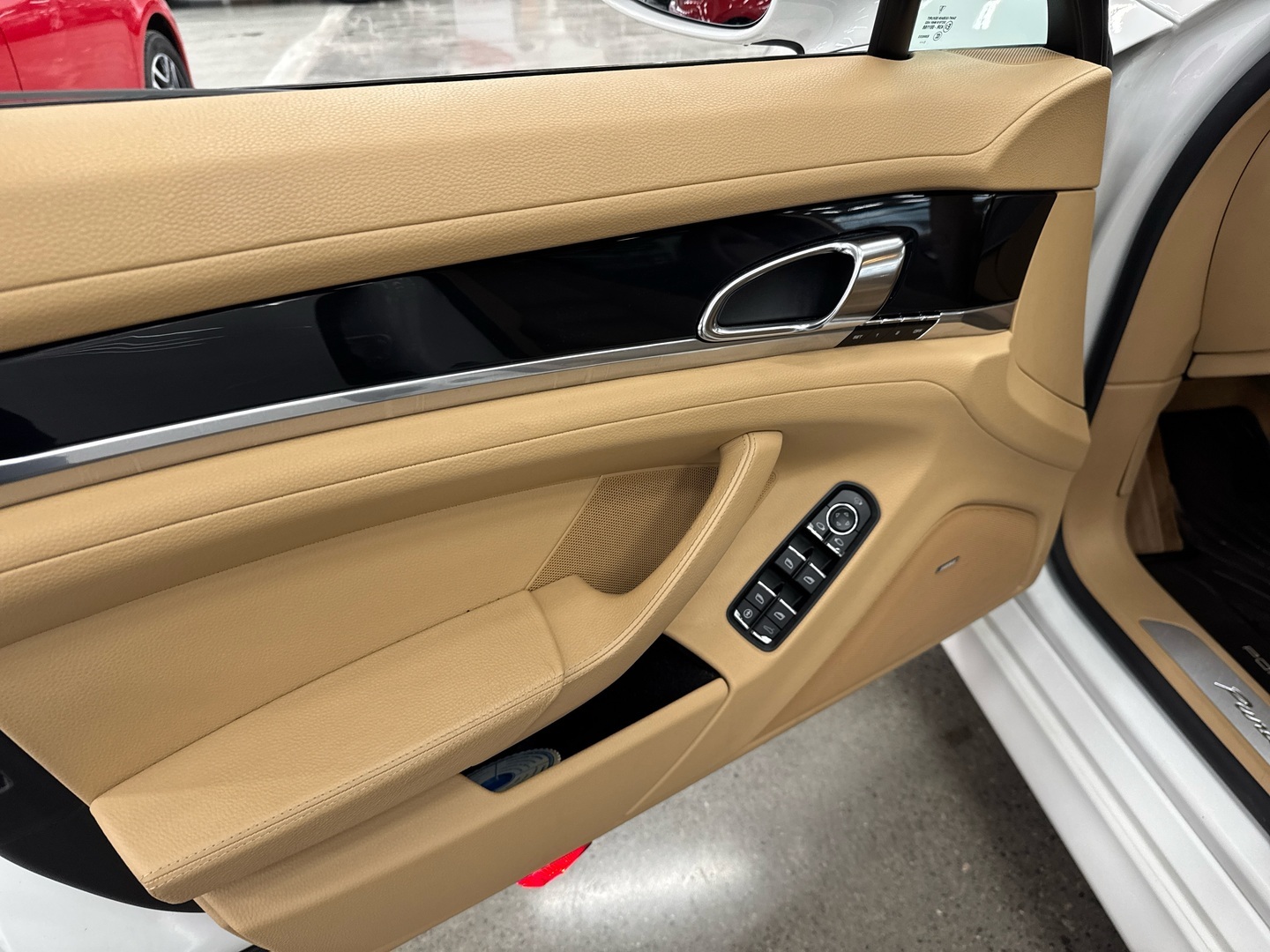 PORSCHE Panamera 2012