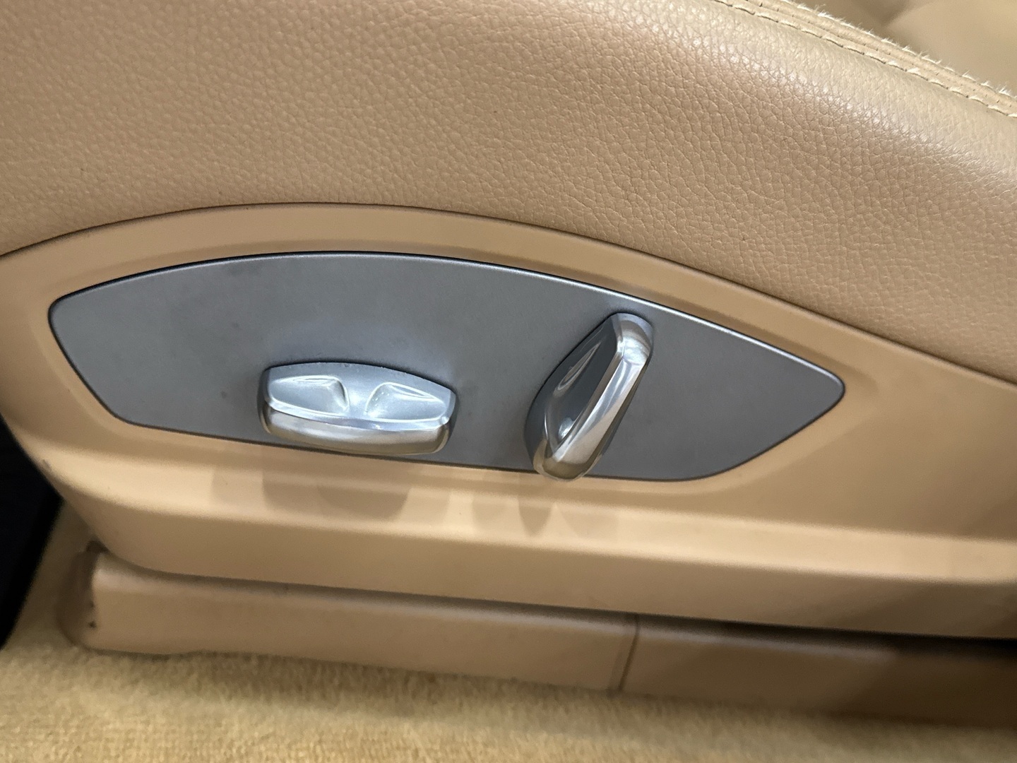 PORSCHE Panamera 2012