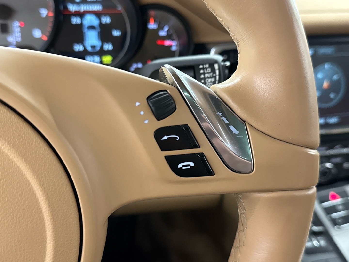 PORSCHE Panamera 2012