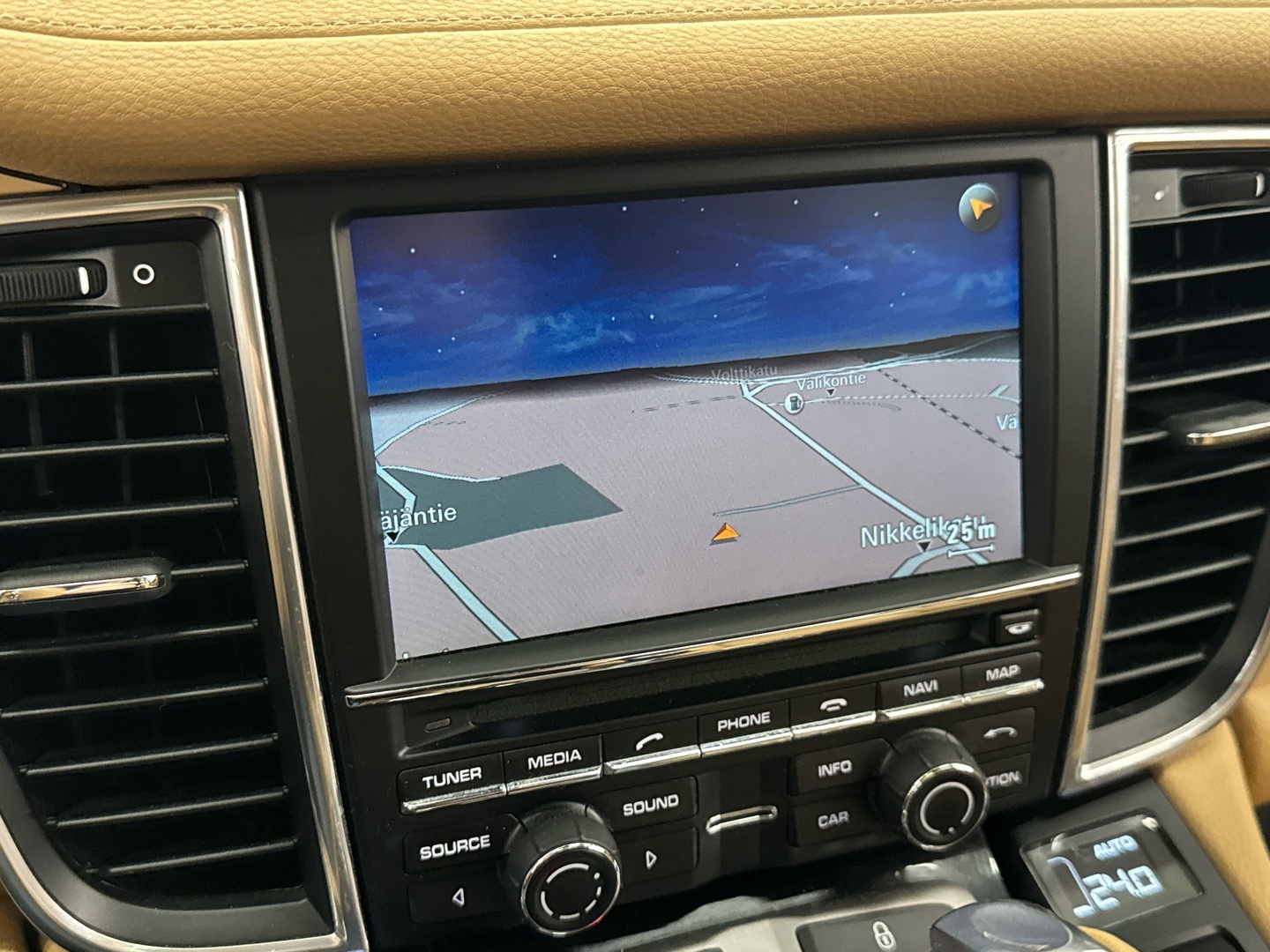 PORSCHE Panamera 2012