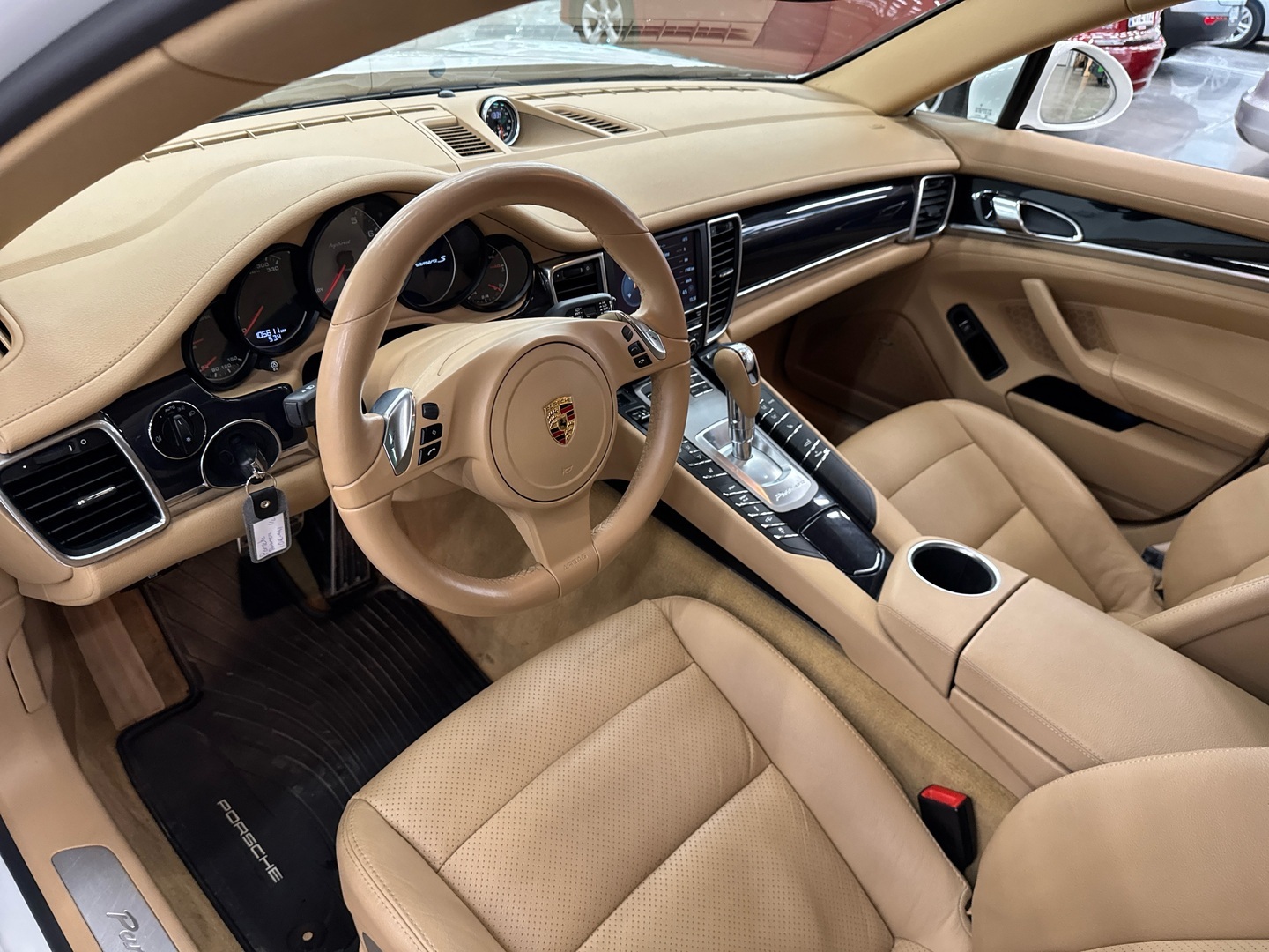 PORSCHE Panamera 2012