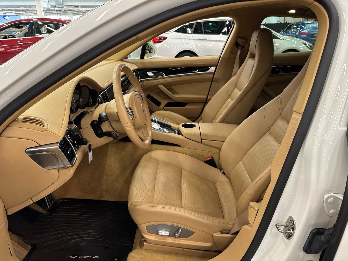 PORSCHE Panamera 2012