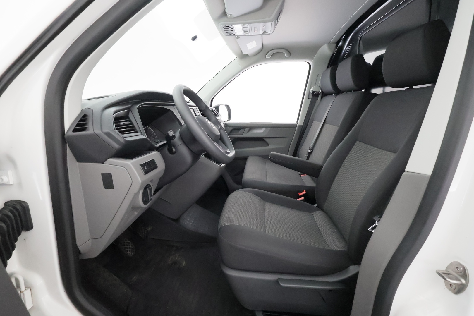 VOLKSWAGEN Transporter 2023