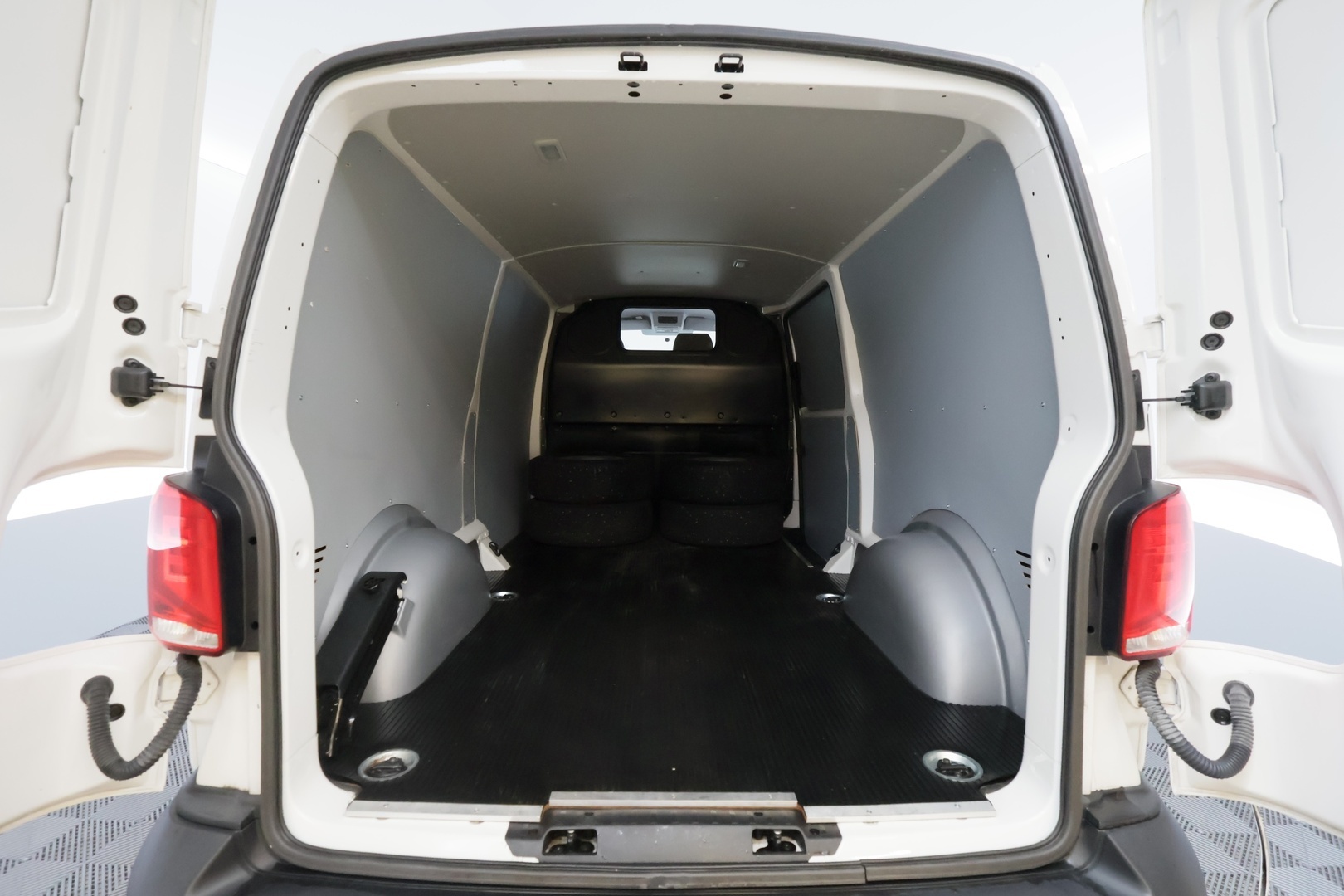 VOLKSWAGEN Transporter 2023