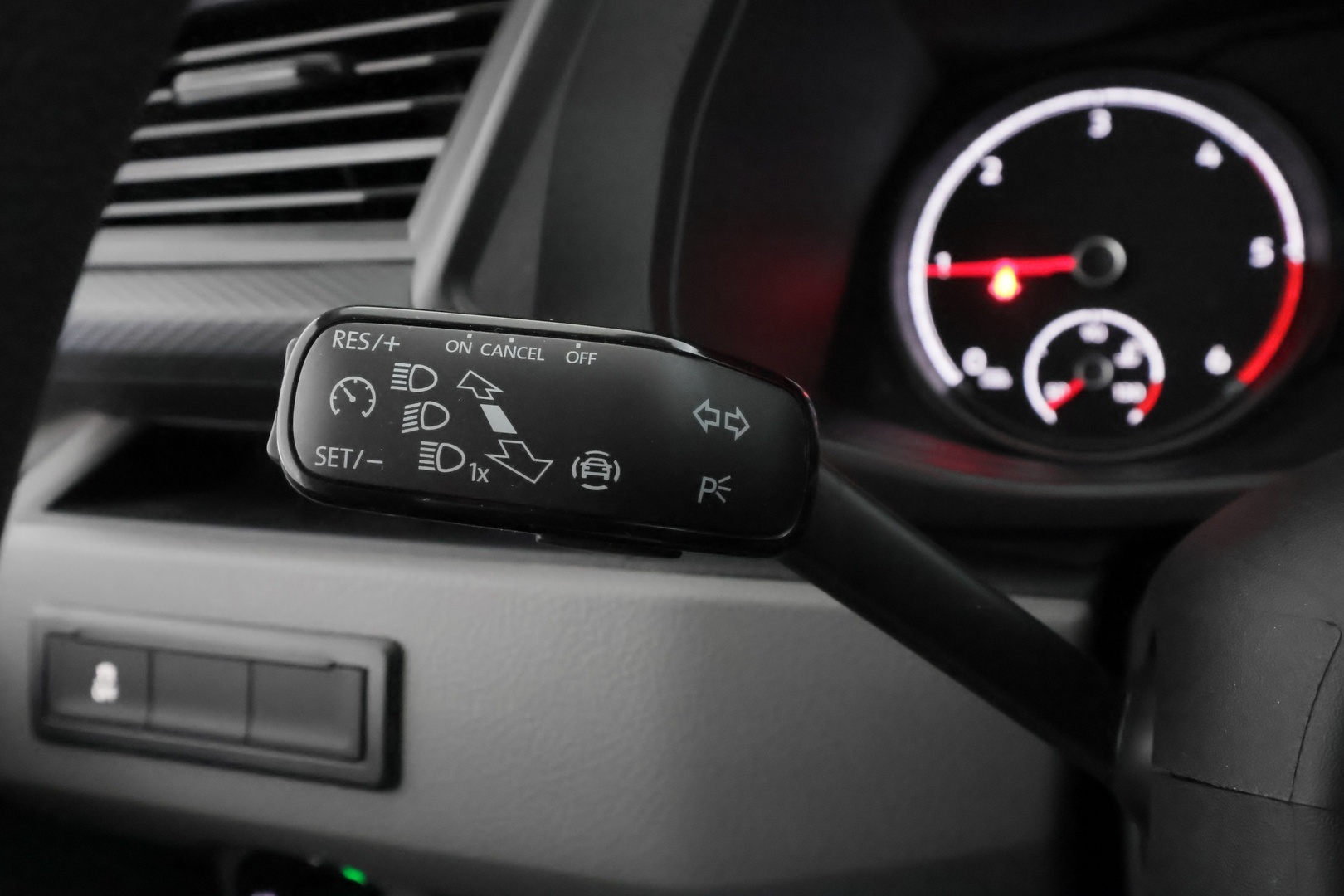 VOLKSWAGEN Transporter 2023