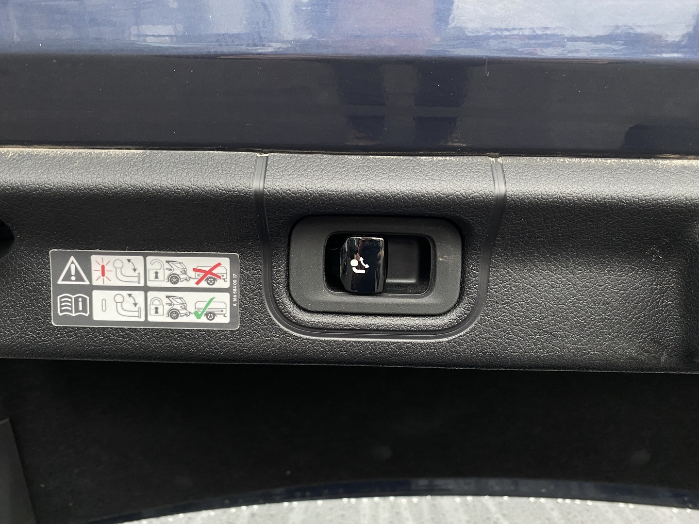 MERCEDES-BENZ EQE 14