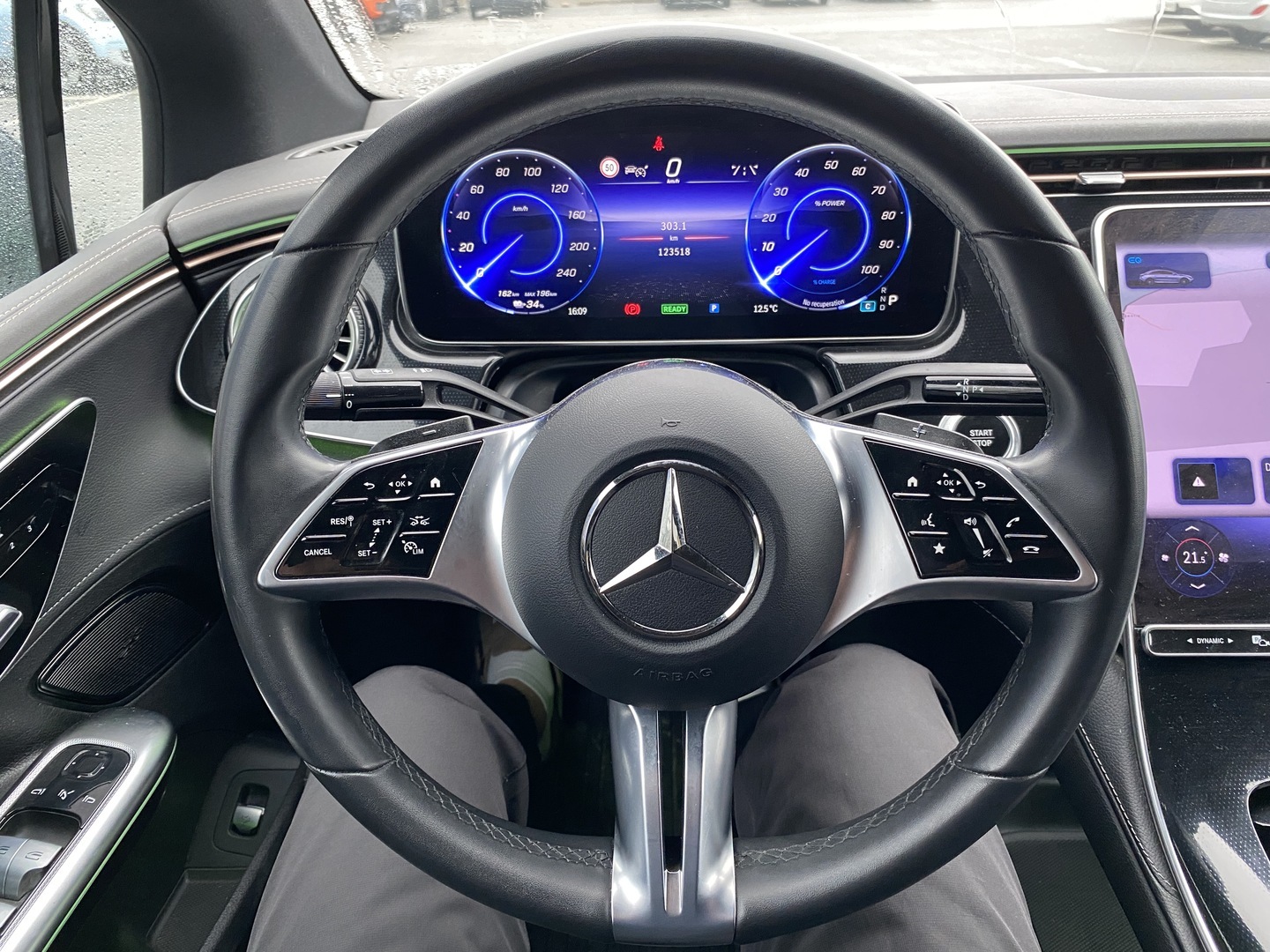 MERCEDES-BENZ EQE 7