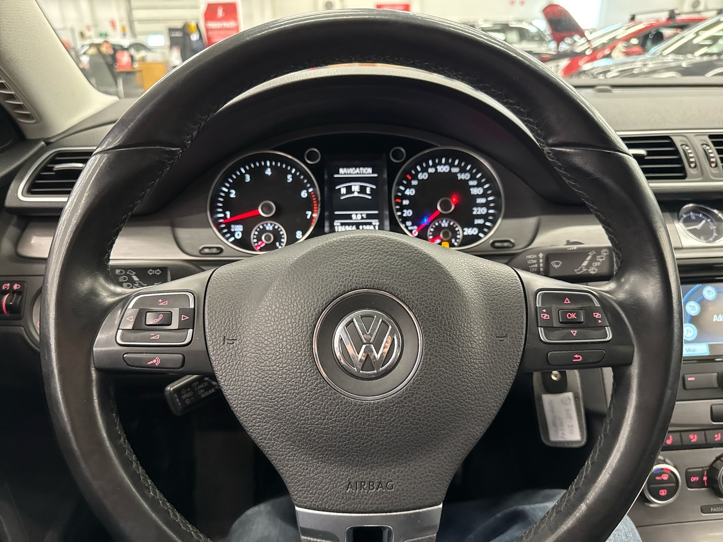 VOLKSWAGEN Passat 2012