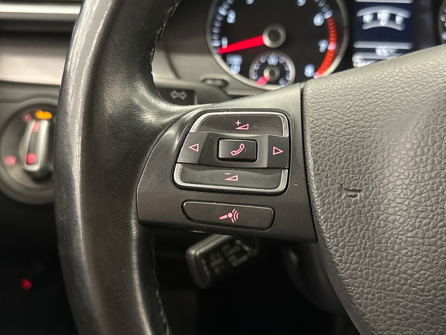 VOLKSWAGEN Passat 2012