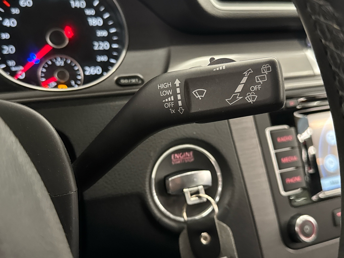 VOLKSWAGEN Passat 2012