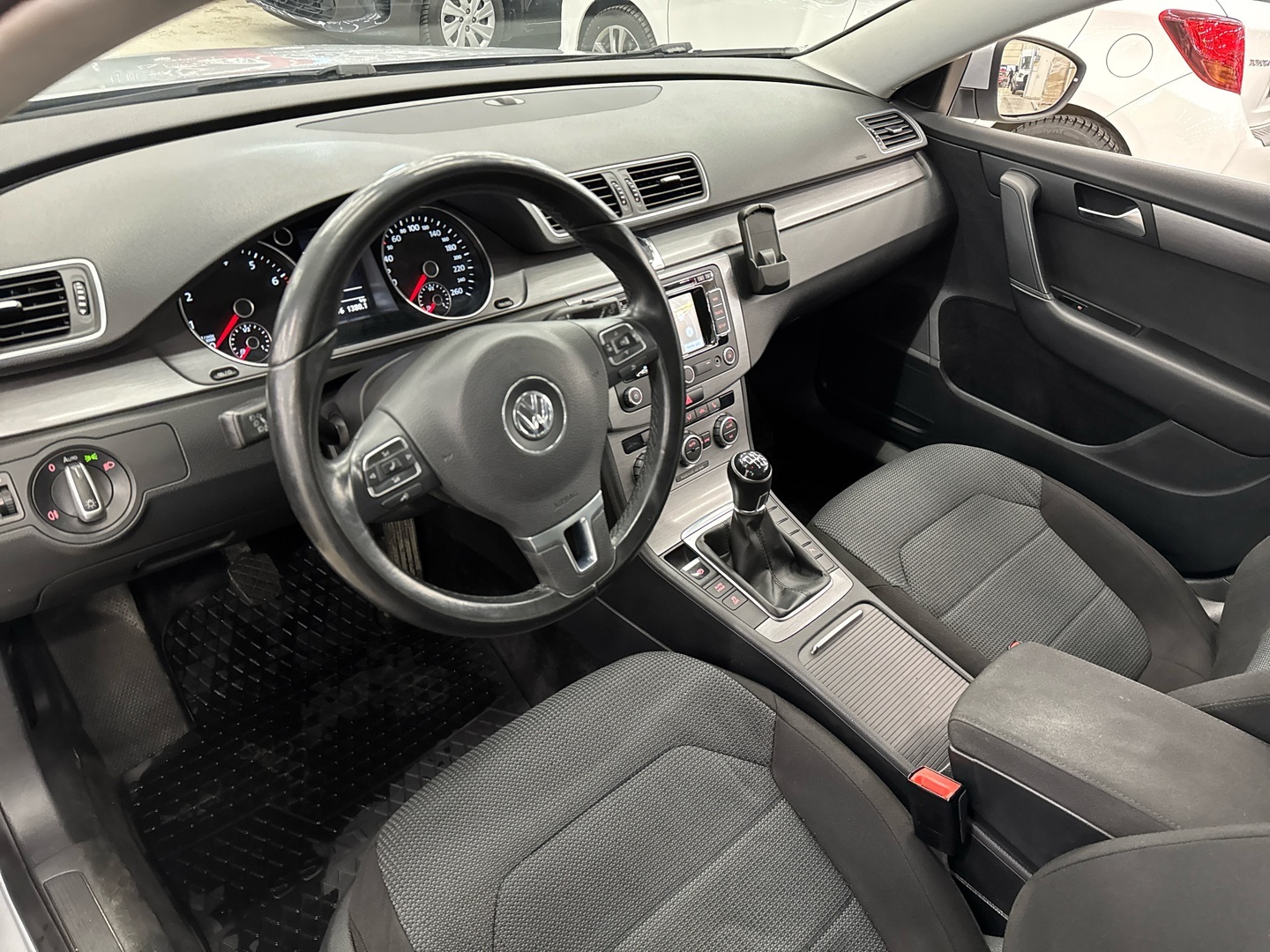 VOLKSWAGEN Passat 2012