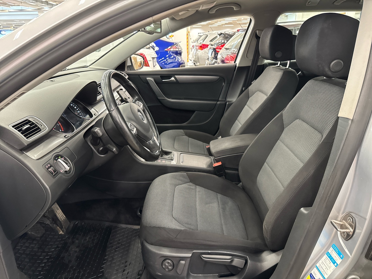 VOLKSWAGEN Passat 2012