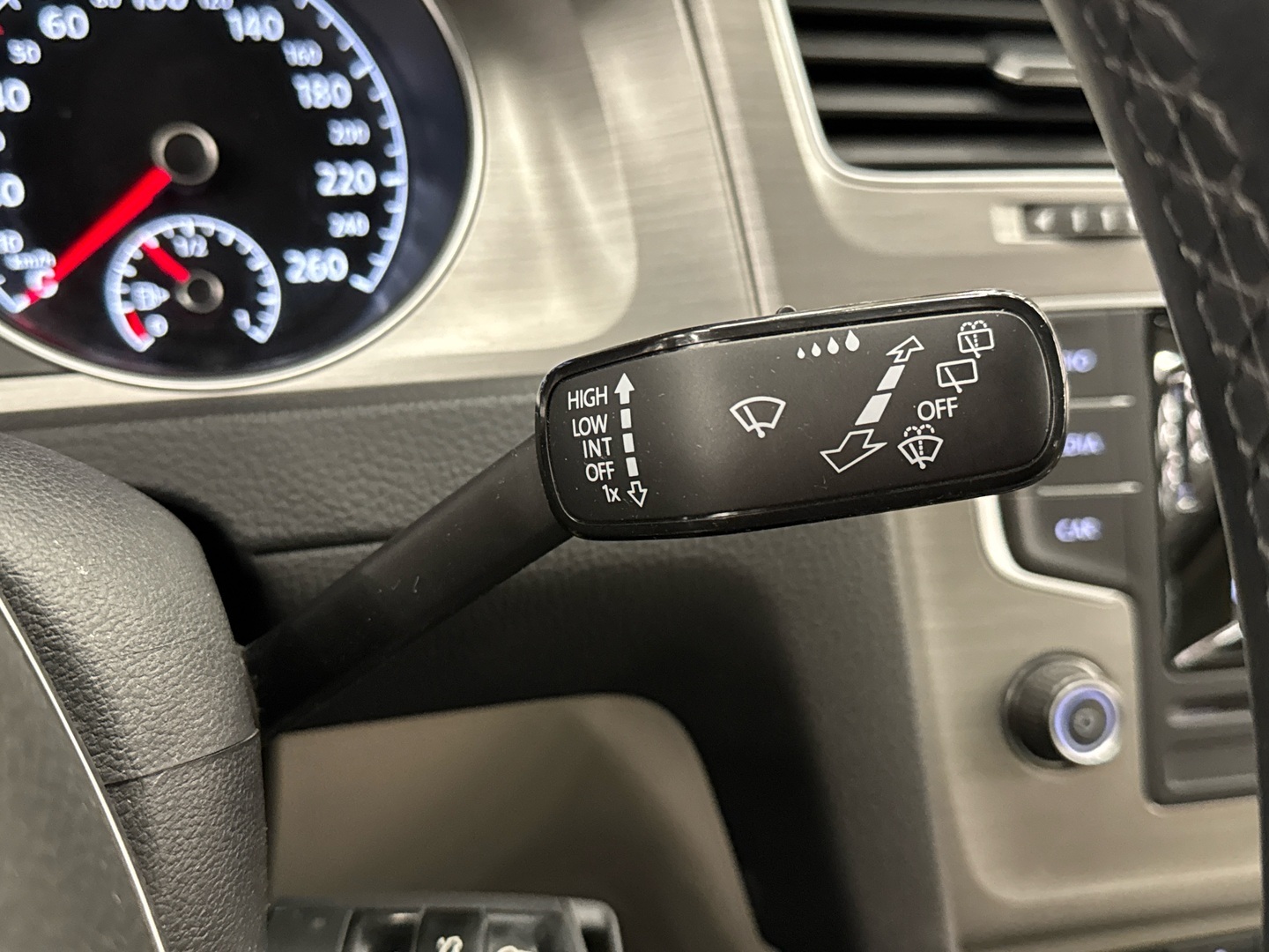 VOLKSWAGEN Golf 2014