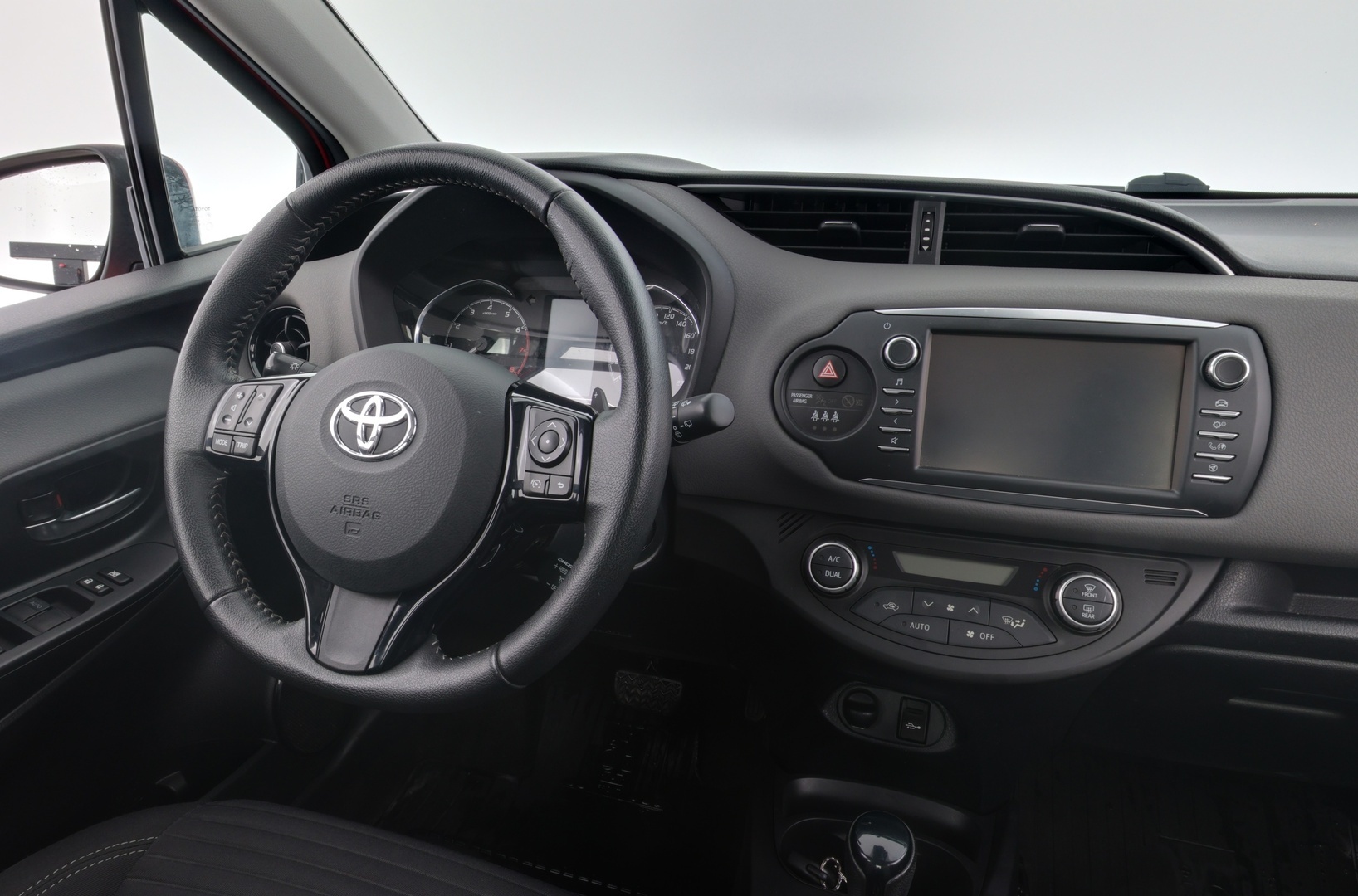 TOYOTA Yaris 2017