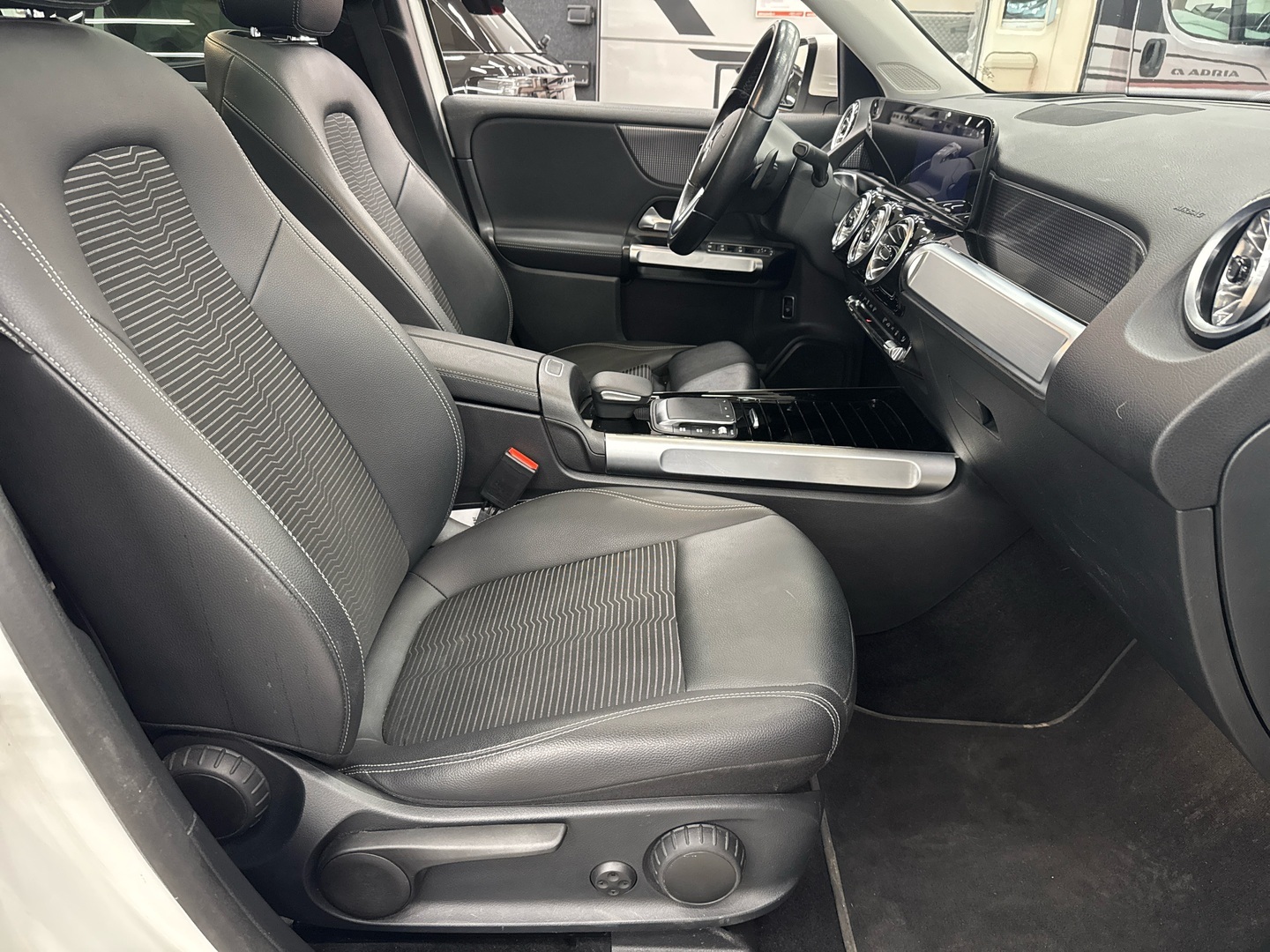 MERCEDES-BENZ EQB 2022