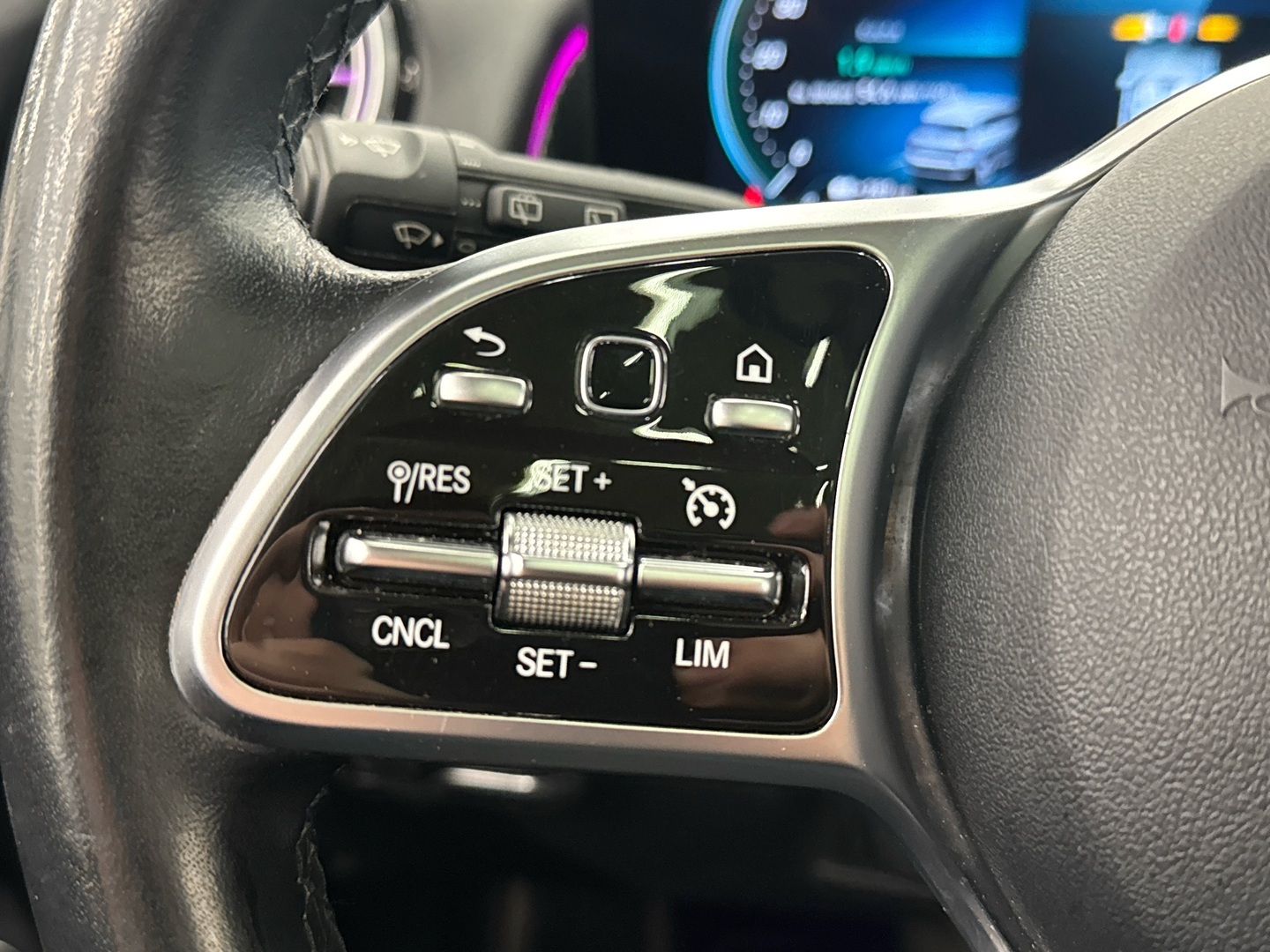 MERCEDES-BENZ EQB 2022