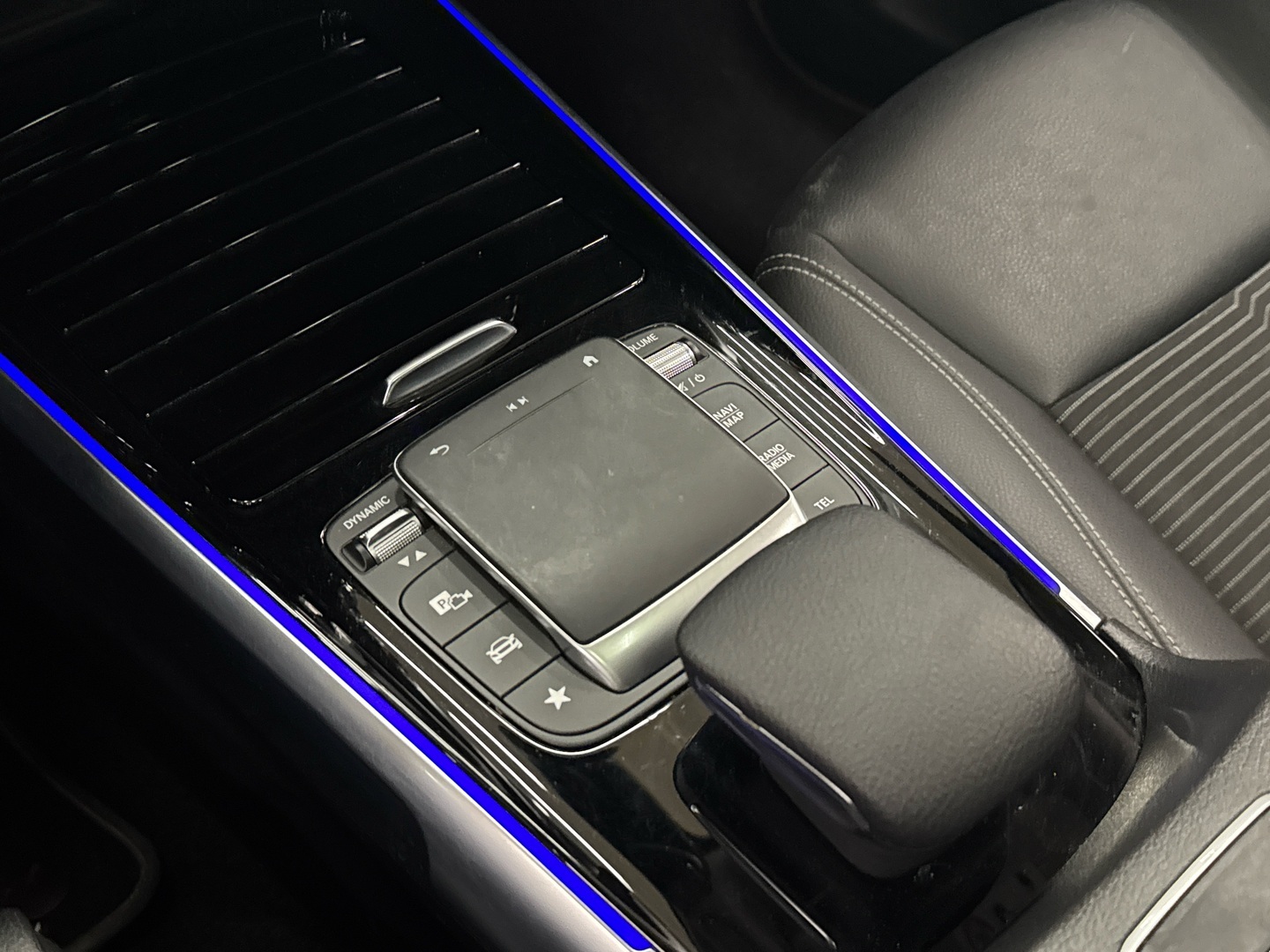 MERCEDES-BENZ EQB 2022