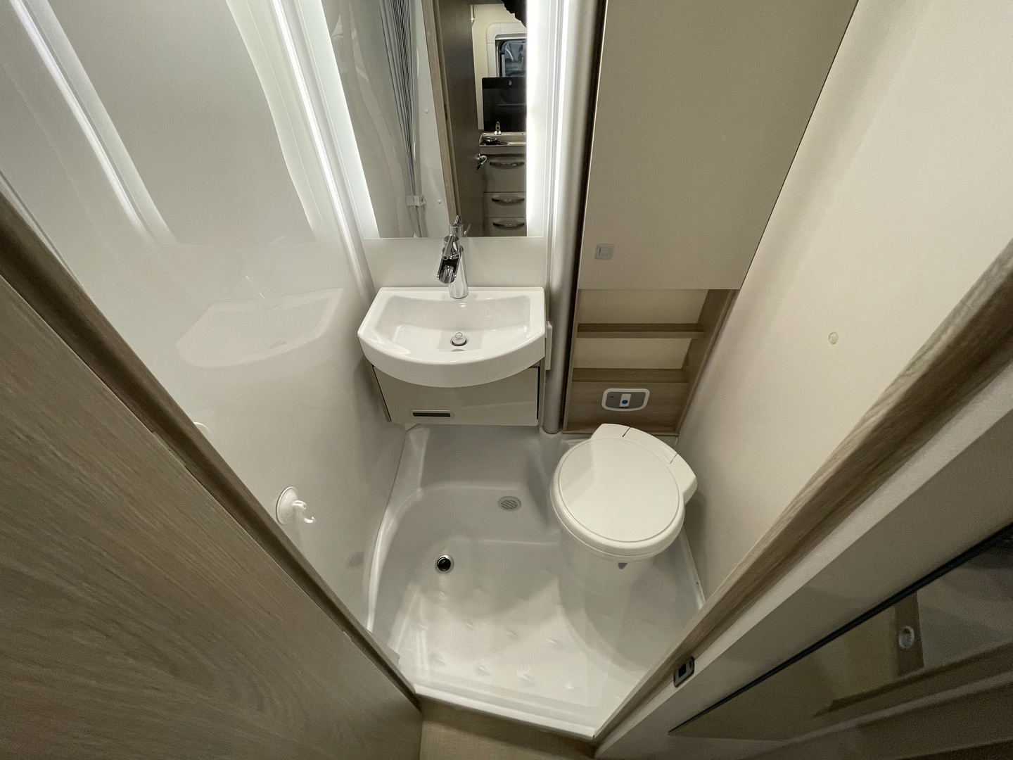 BÜRSTNER Nexxo Van T 590 2022