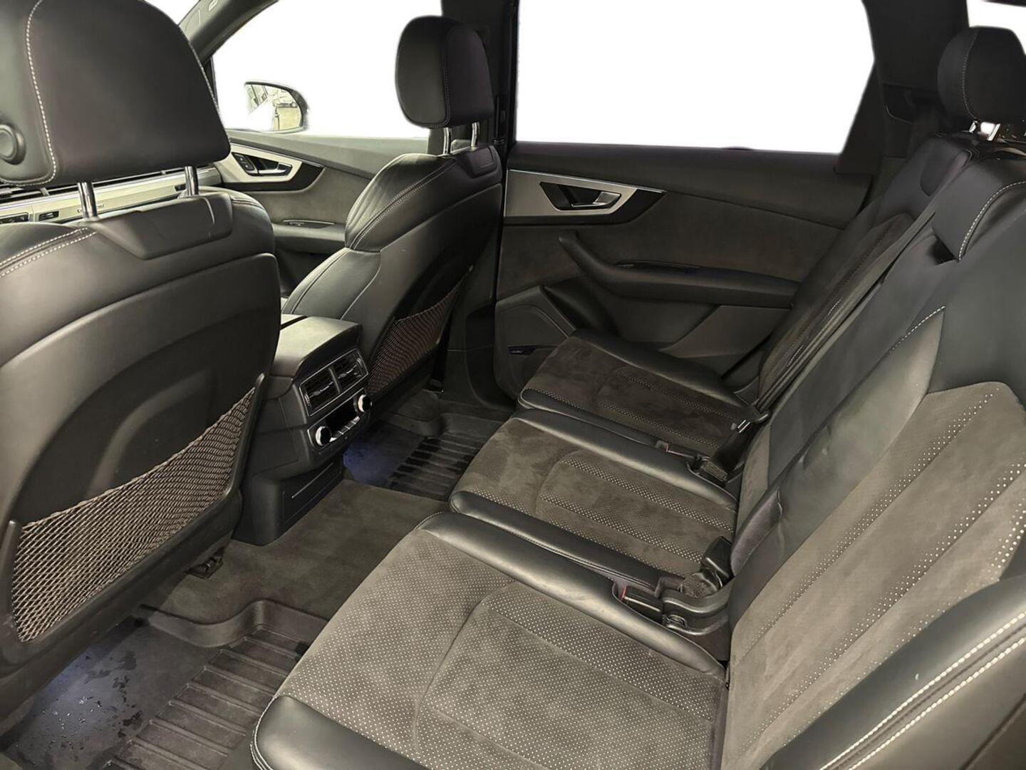 AUDI Q7 2015