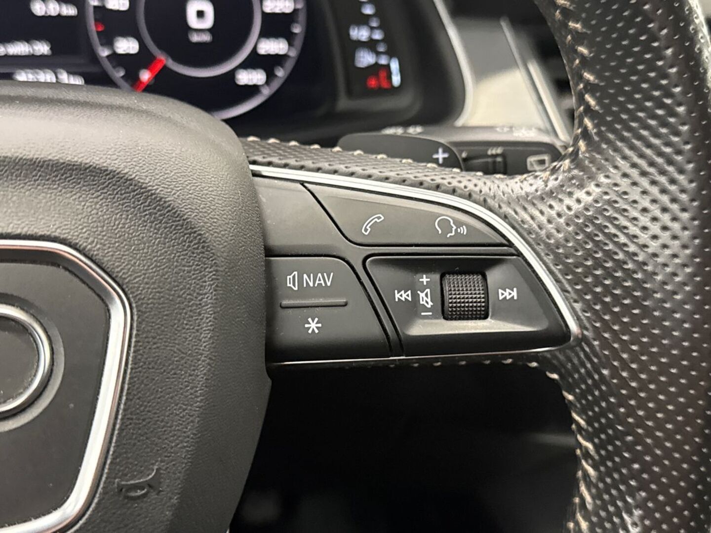 AUDI Q7 2015