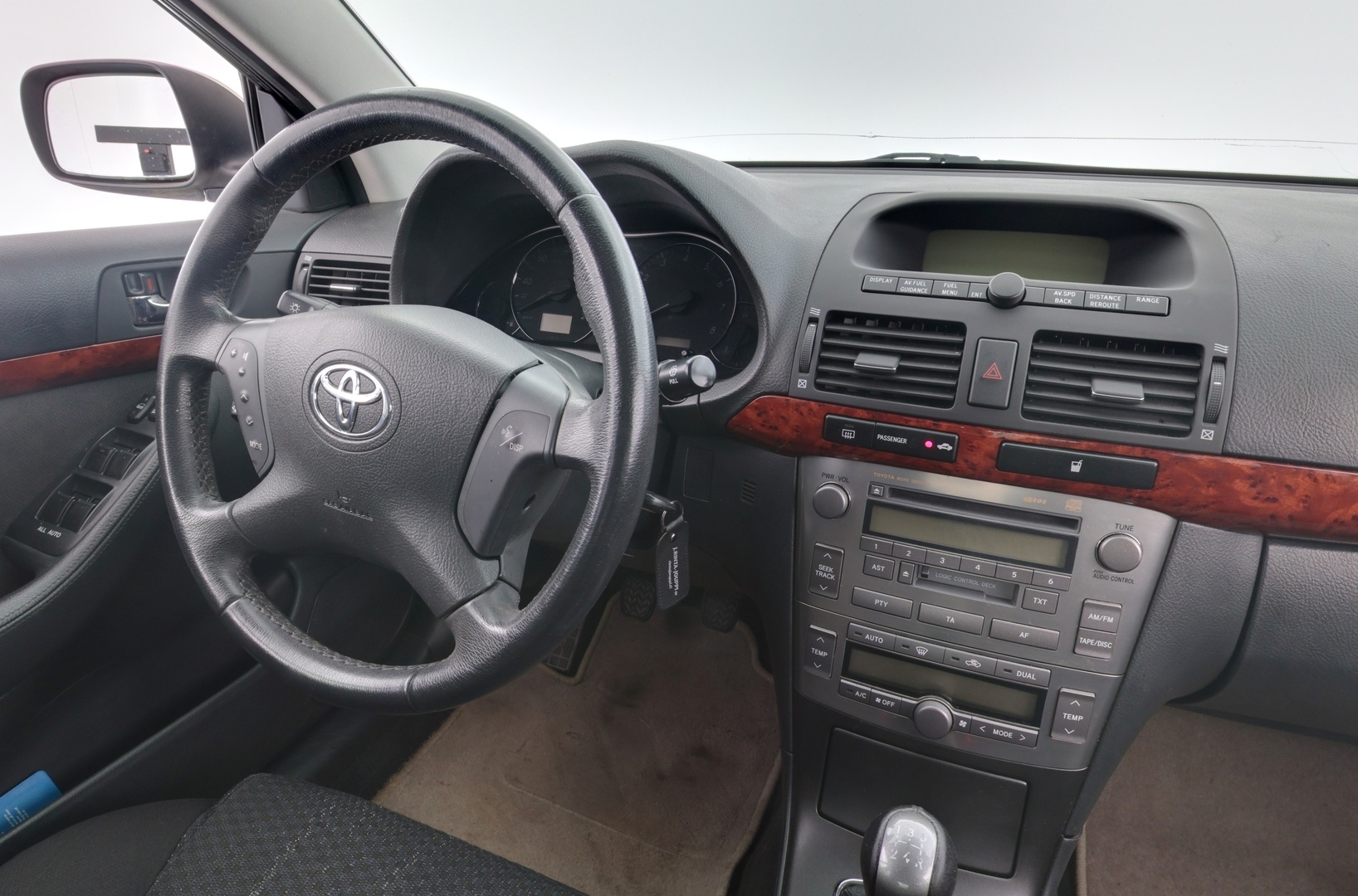 TOYOTA Avensis 2005