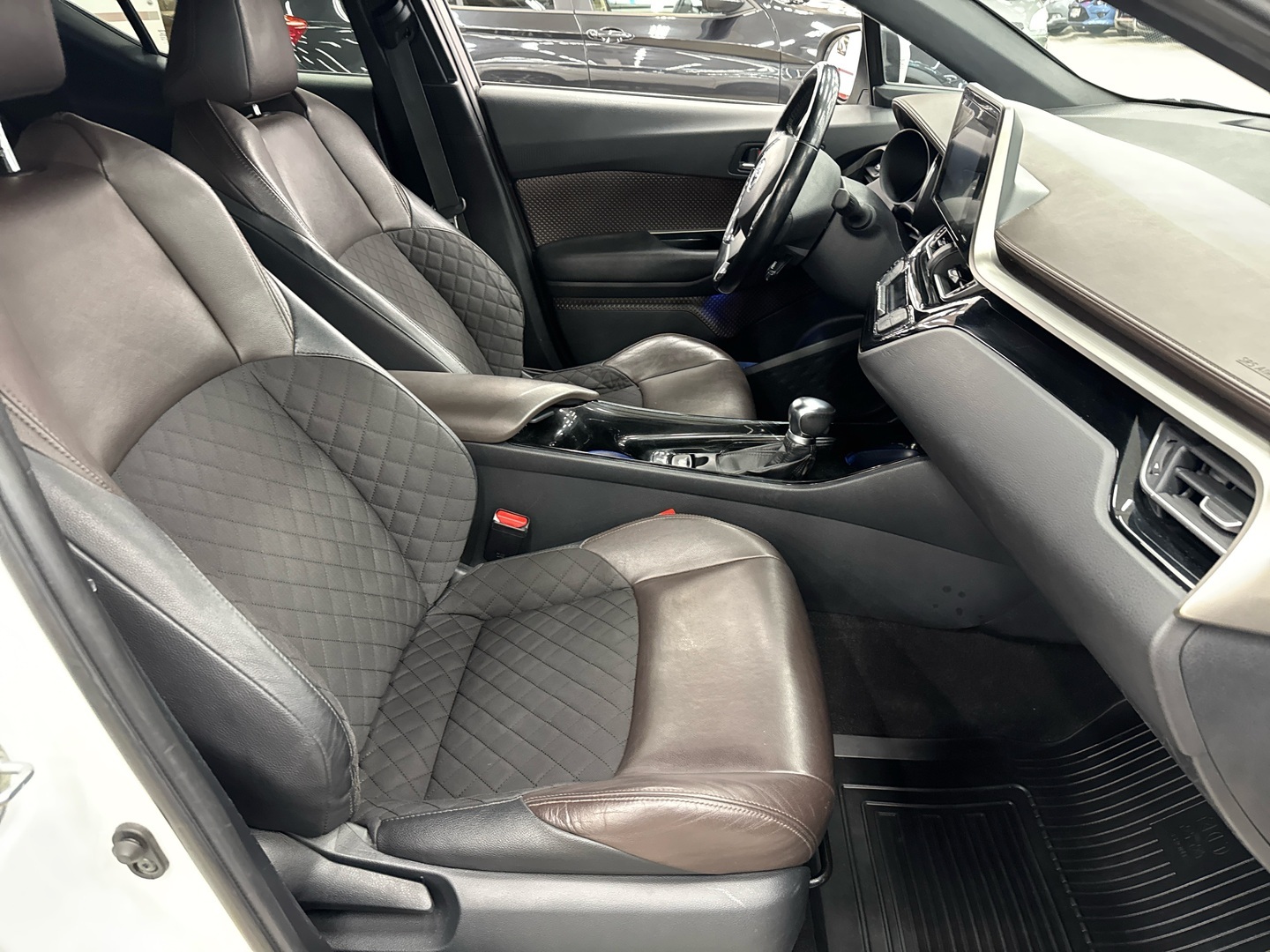 TOYOTA C-HR 2017