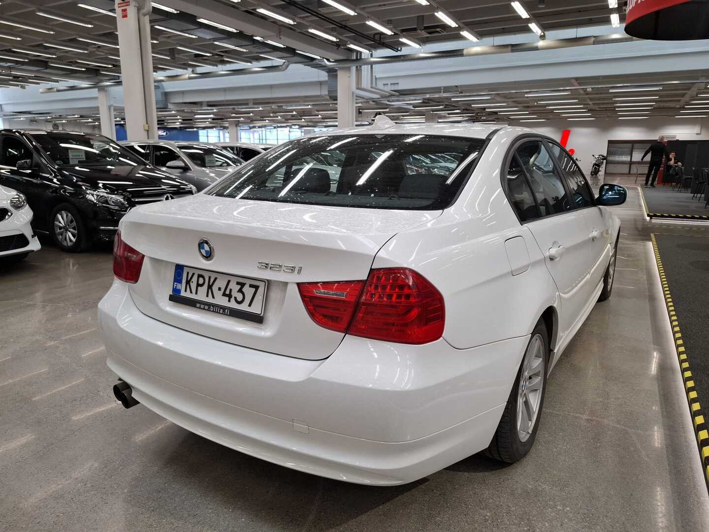 BMW 323 2009