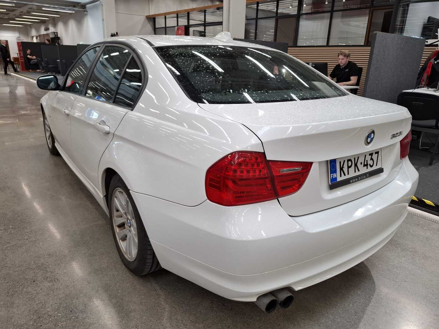 BMW 323 2009