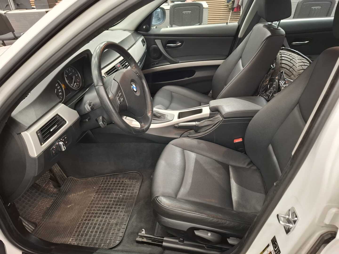 BMW 323 2009