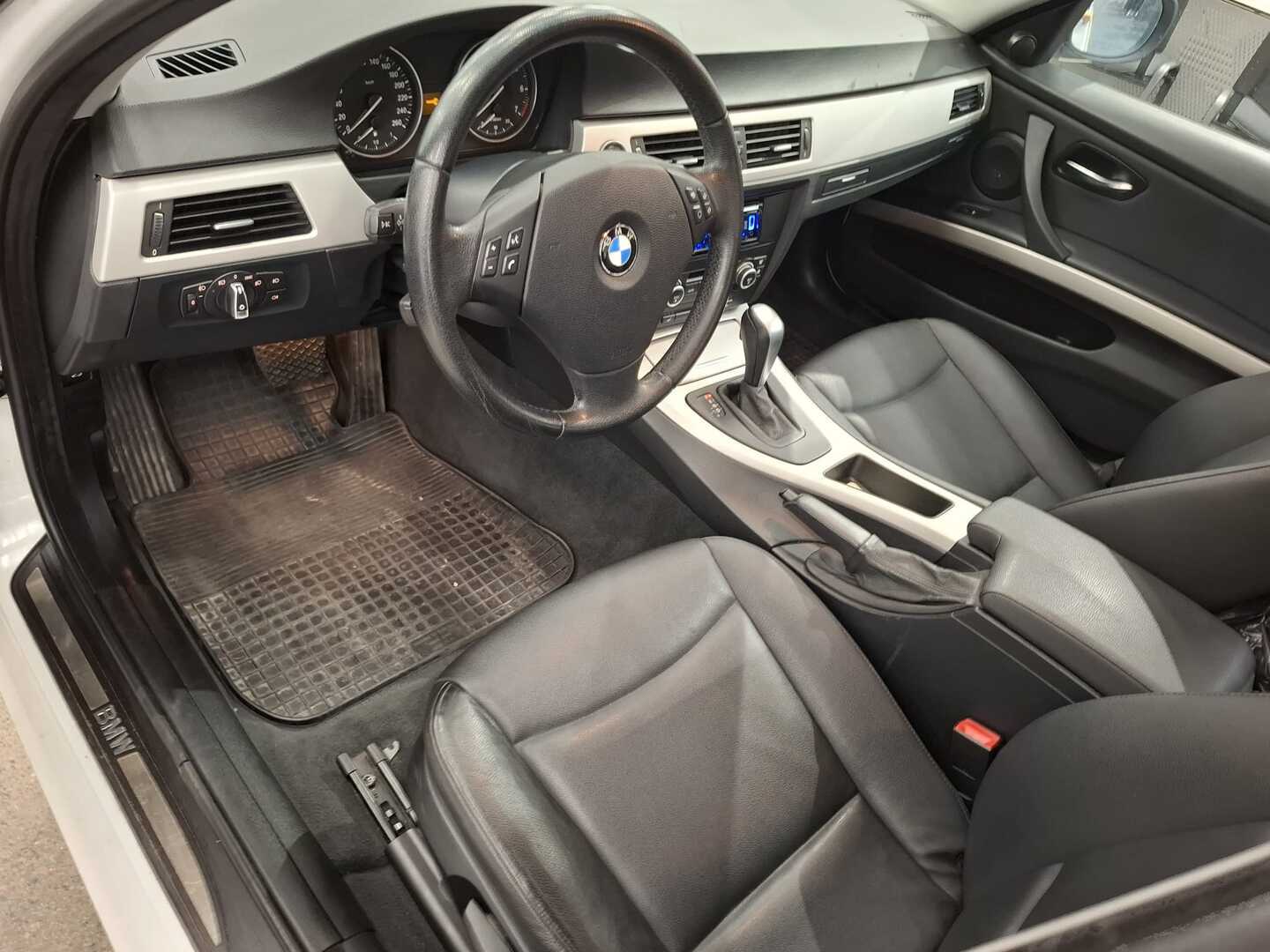 BMW 323 2009