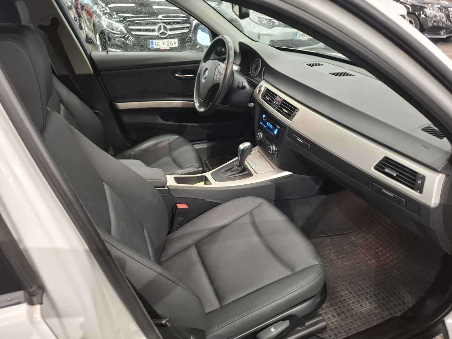 BMW 323 2009