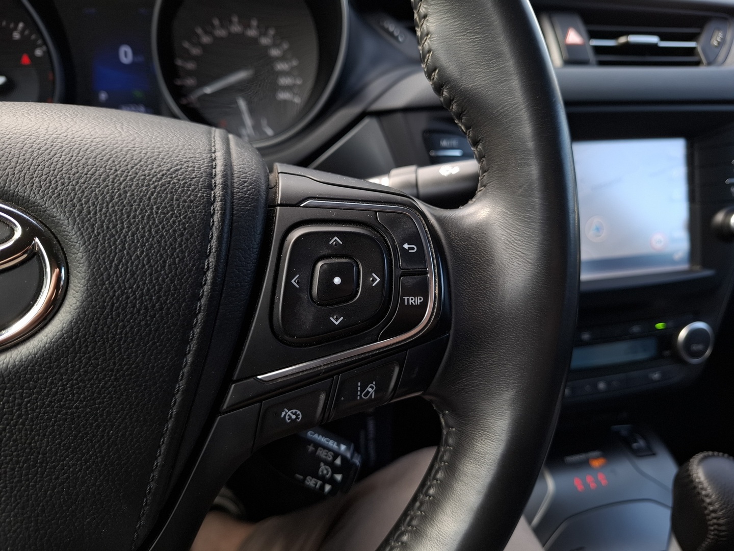 TOYOTA Avensis 2016