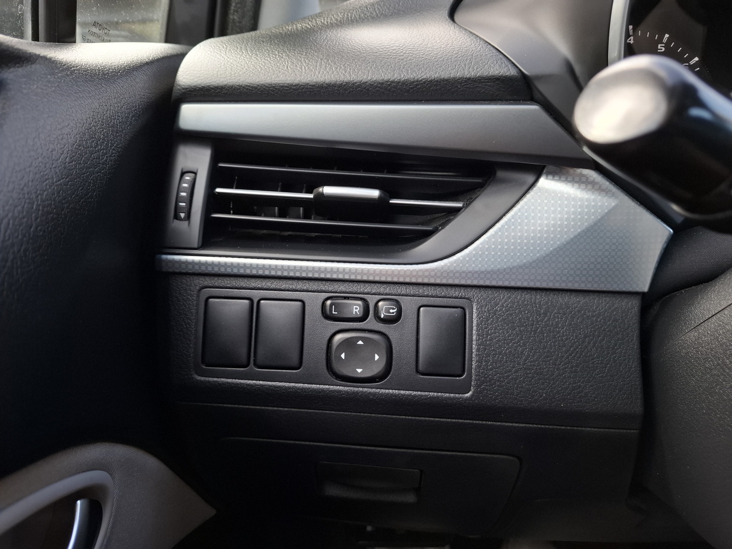 TOYOTA Avensis 2016
