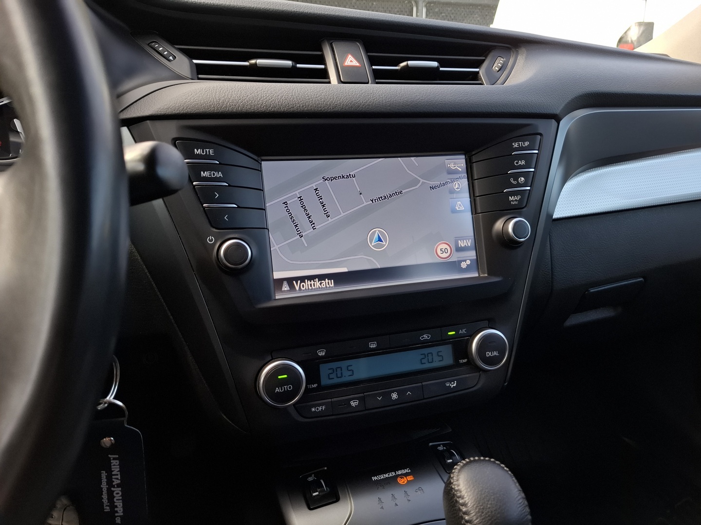 TOYOTA Avensis 2016